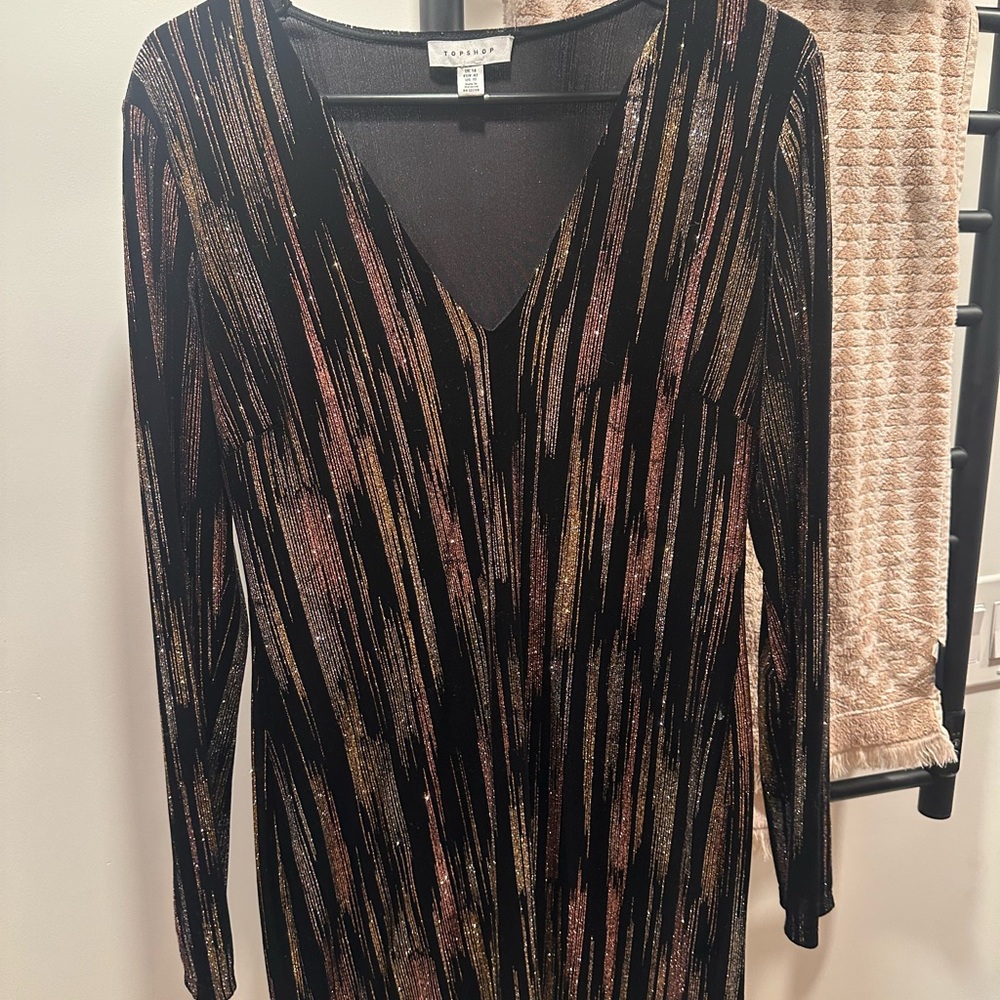 Karen Kane Black and Gold Long Sleeve Dress